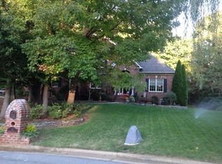 4 Friendly Acres Ct, Greensboro, NC 27410