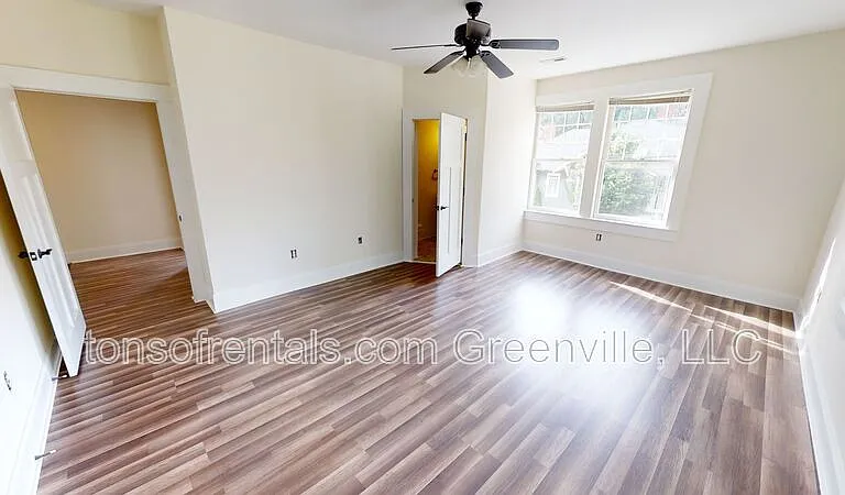 326 S Spring St — Photo 12