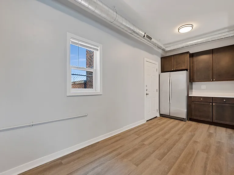 2219 W 18th Pl #2R — Photo 3