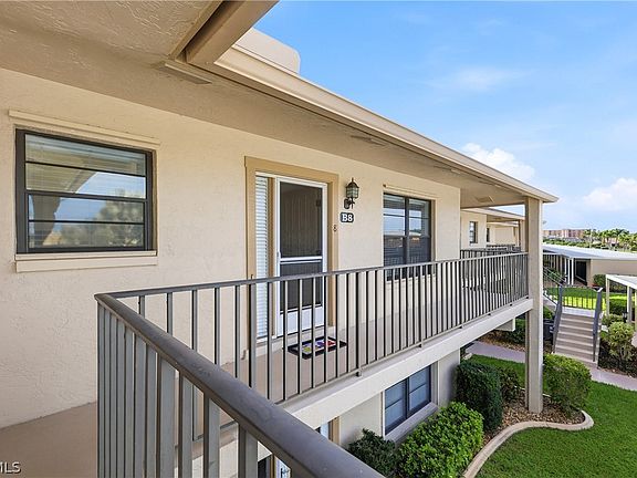 2nd image of 4005 SE 19th Pl #8
