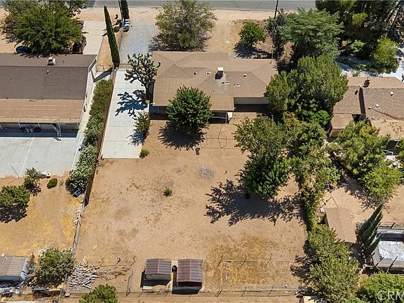 4th image of 7602 Montrose Ave