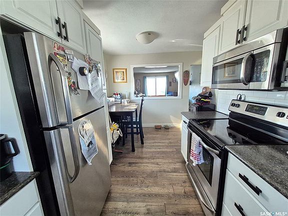 3rd image of 87 Queen St