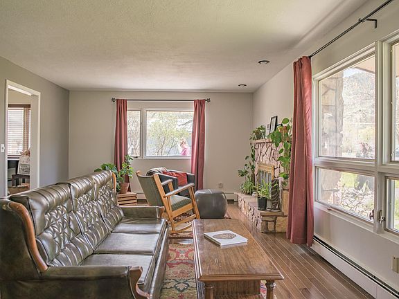 4th image of 1208 Mountain View Dr