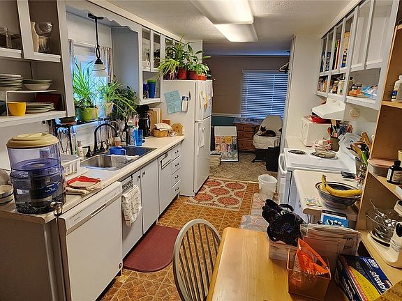3rd image of 1070 Pine Drive