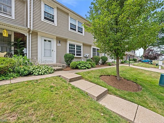 2nd image of 7396 N Chestnut Commons Dr