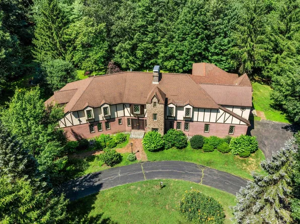 8 Beau Monde Drive, North Hampton, NH 03862