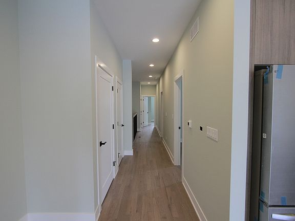 3rd image of 4211 W Roscoe St #1E