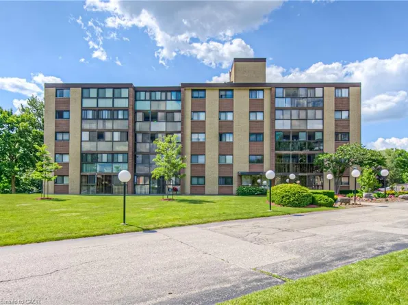 380 Champlain Blvd #205, Cambridge, ON N1R 7J6