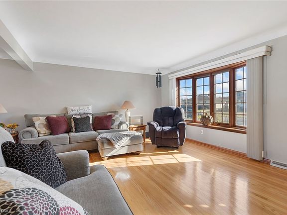 3rd image of 73 E Dartmoor Ave
