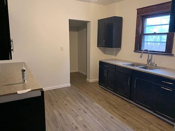 2nd image of 1319 Foster St