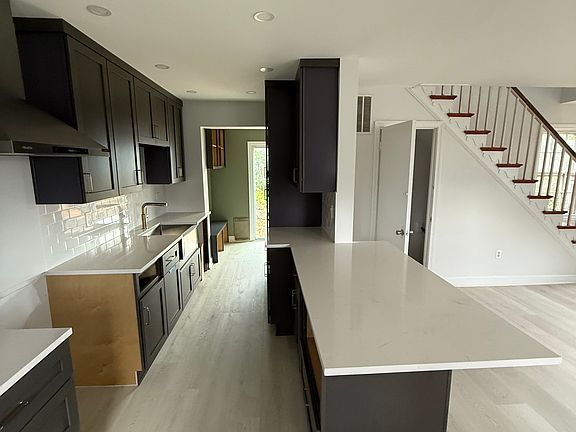 3rd image of 3704 Farr Ave
