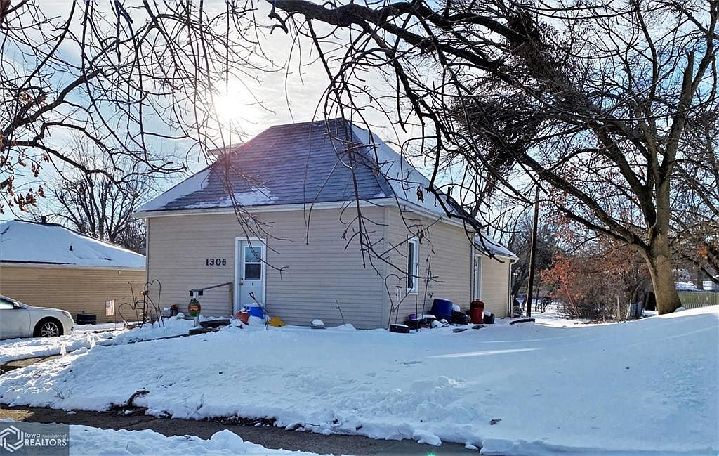 1306 W Linn St, Marshalltown, IA 50158 Zillow
