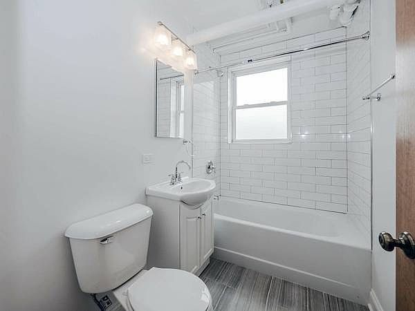 2nd image of 4406 N Rockwell St #03