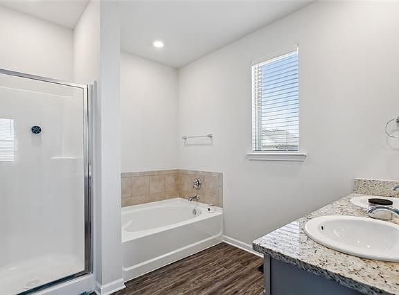 5th image of 1805 Lakeshore Village Dr