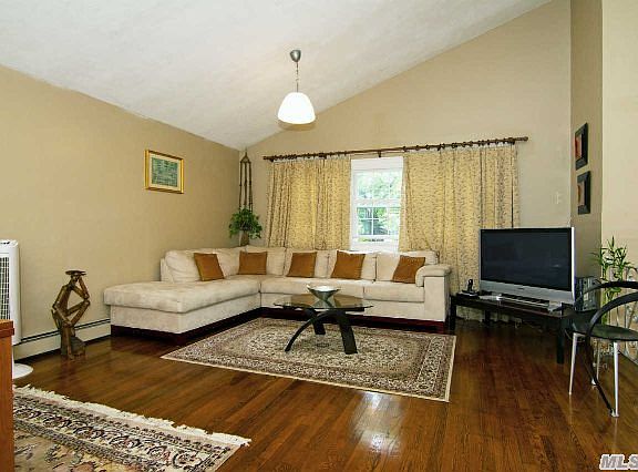 5th image of 4 Roseland Ln