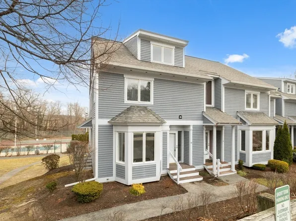 10 Landing Dr Unit 10, Methuen, MA 01844