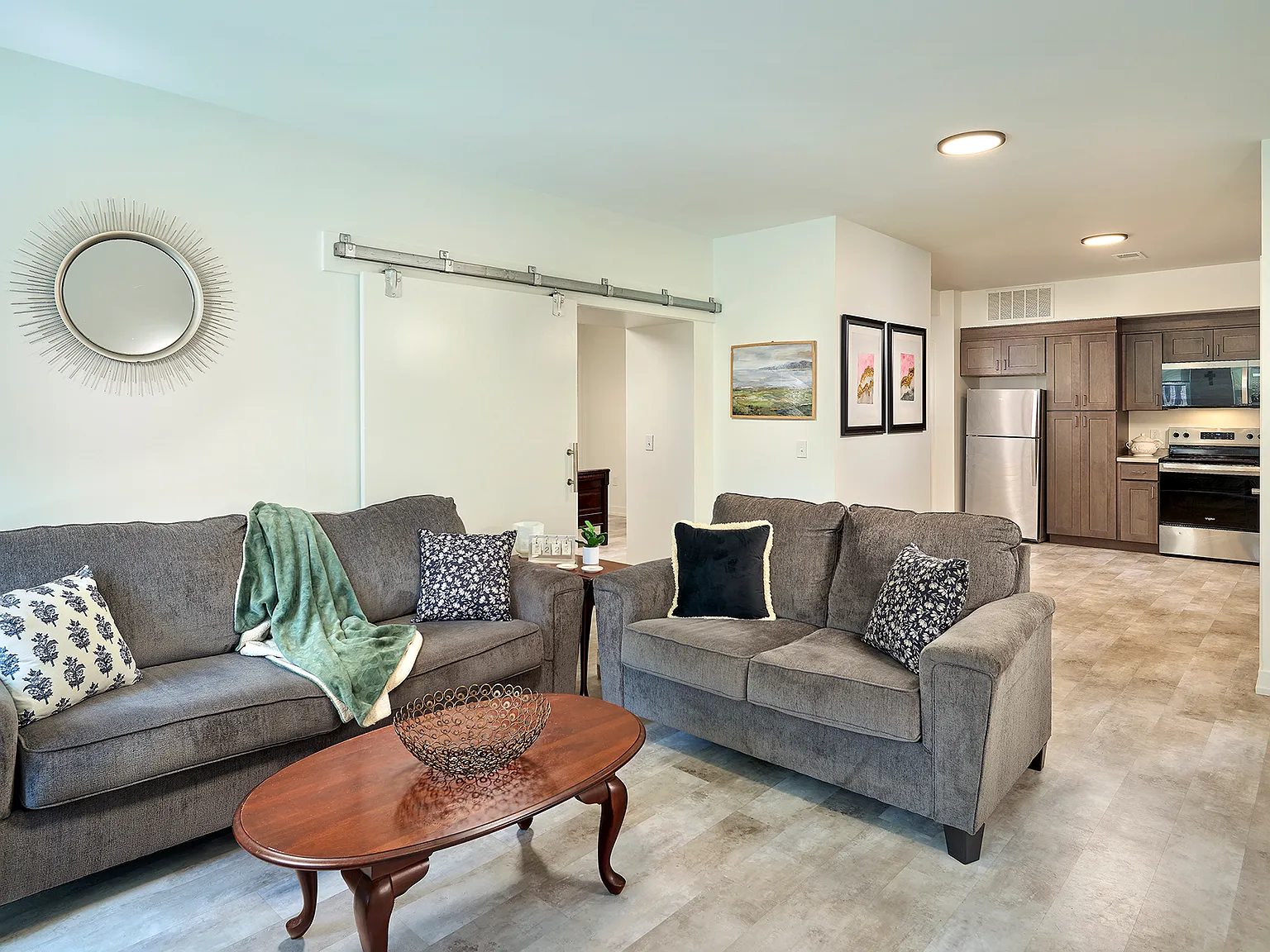 1 bed, 952 sqft, $1,089 — Photo 2