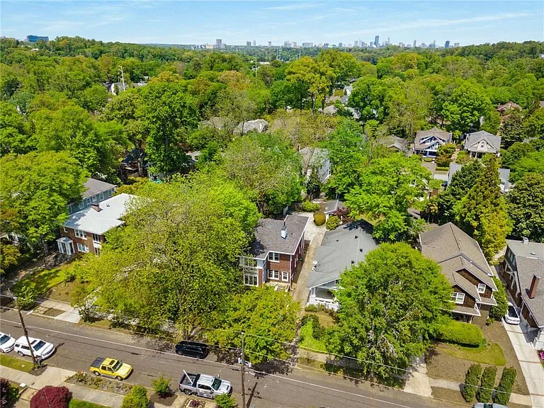 648 Cresthill Ave NE — Photo 45