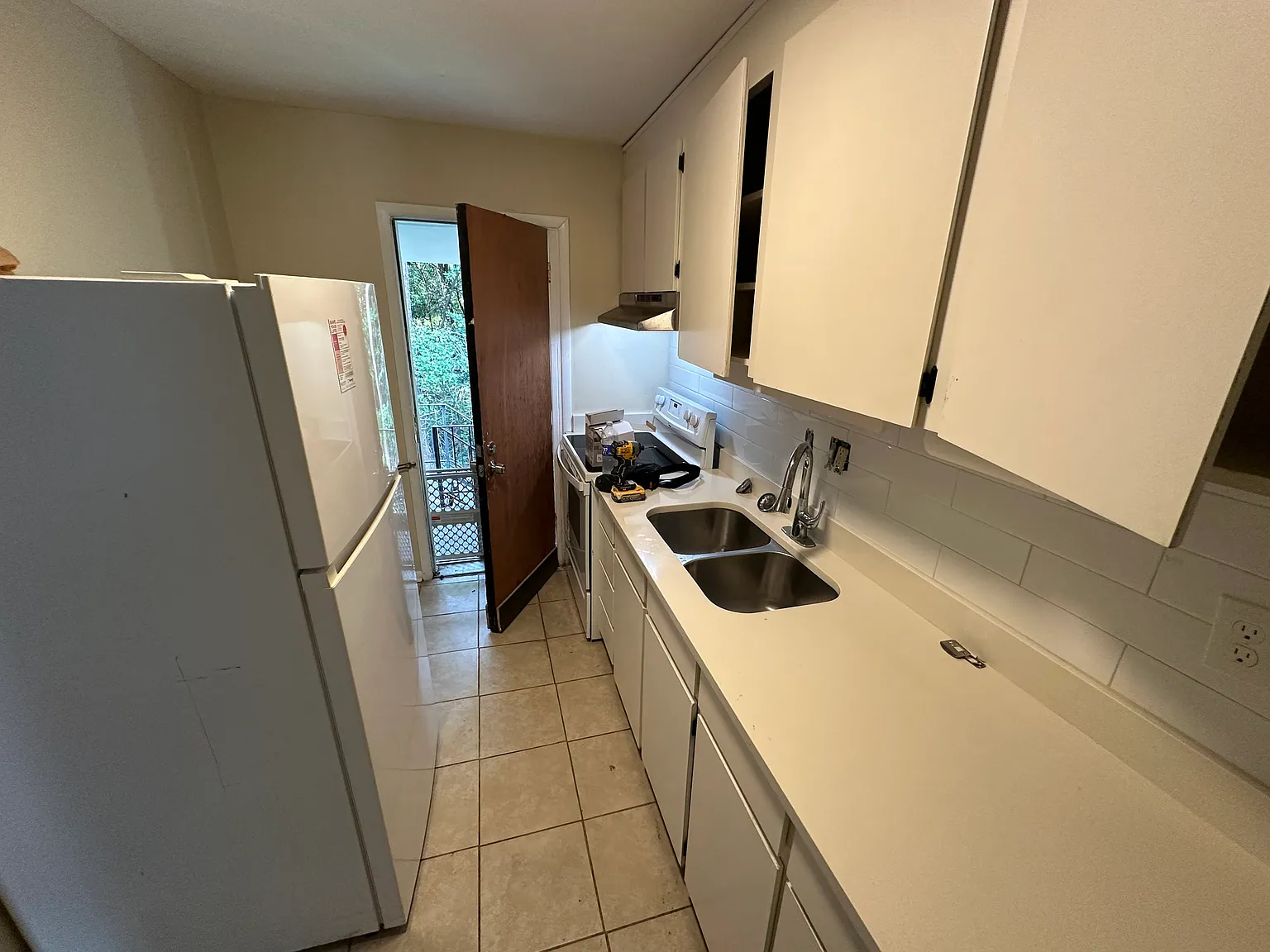 2 bed, 900 sqft, $925 — Photo 1