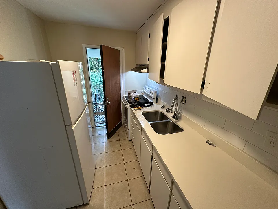 341 Corbin Ave #4