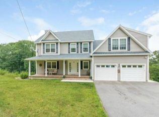 464 Skokorat Rd, Beacon Falls, CT 06403