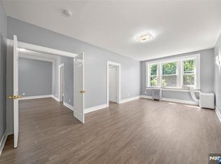 218 Broad Ave APT 3C, Leonia, NJ 07605