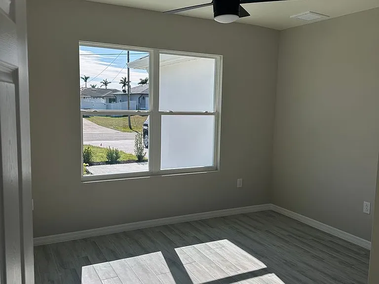 3610 NE 9th Pl — Photo 5