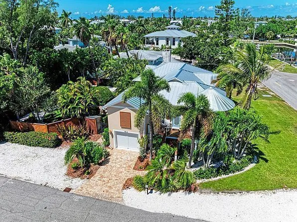410 73rd St, Holmes Beach, FL 34217