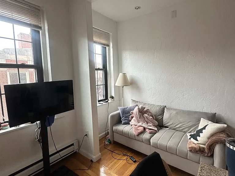 9 Charter St #4F — Photo 7