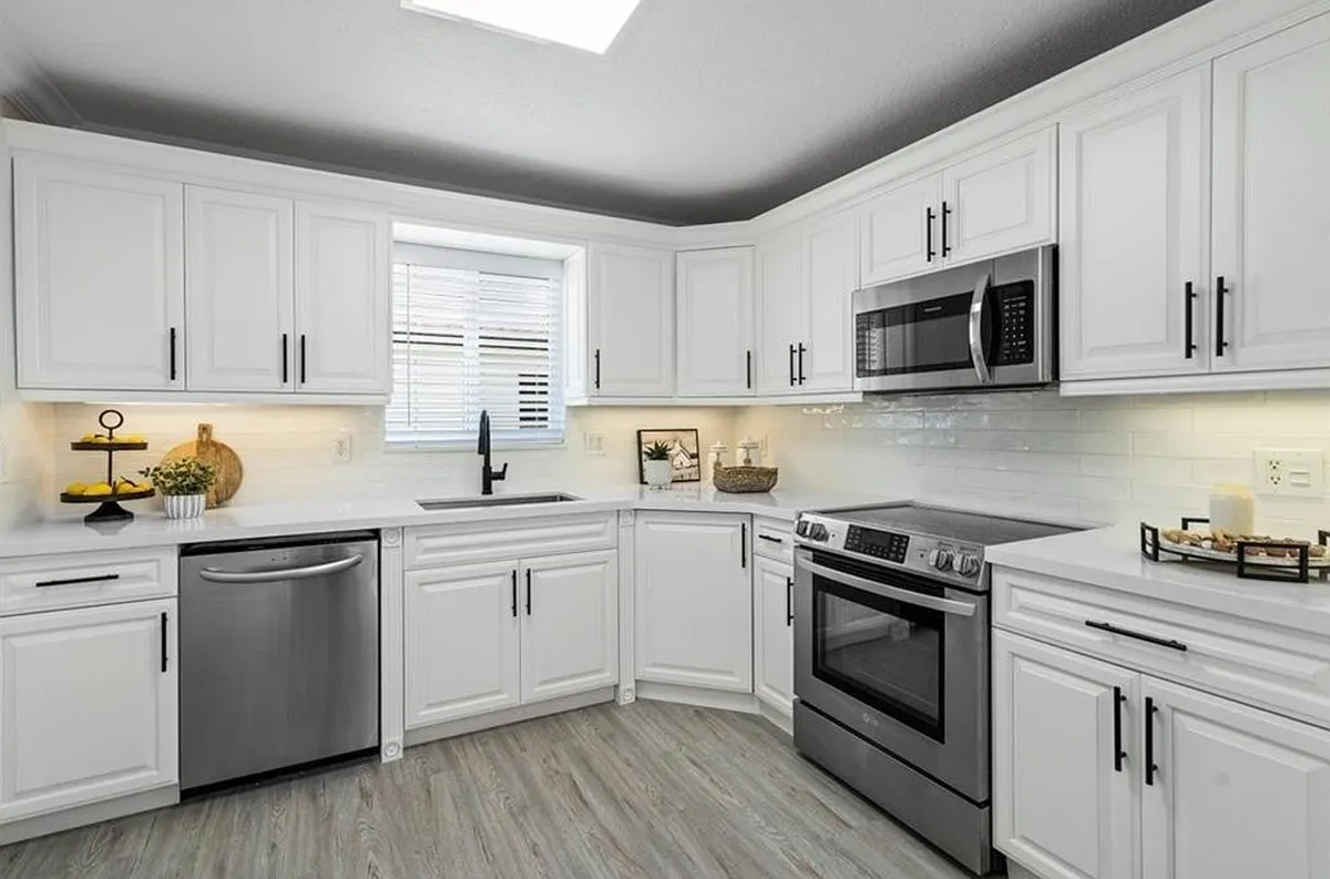 4 bed, 2.0 bath, 1356 sqft, $4,200 — Photo 1