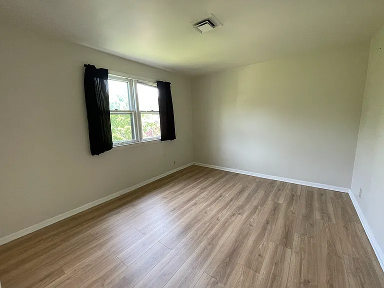 BEDROOM - UNSTAGED