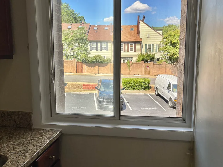 300 W Glebe Rd #300 — Photo 14