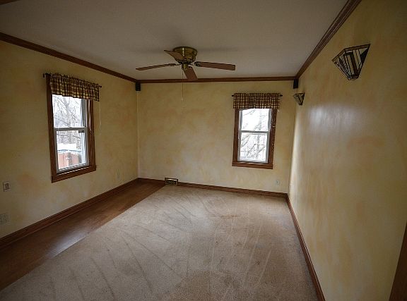5th image of 107 Tudor Ave