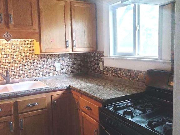 4th image of 4905 Evanston Ave