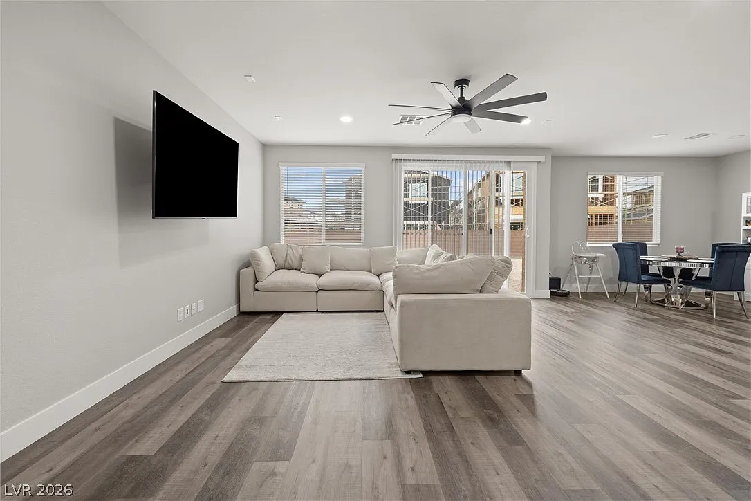 5 bed, 3.0 bath, 2659 sqft, $3,200 — Photo 3