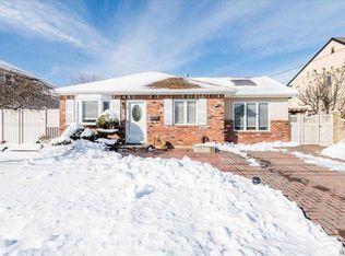 42 Waterford Rd, Island Park, NY 11558