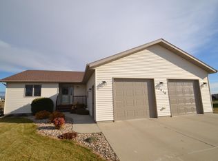 3910 Lewis Rd NW, Mandan, ND 58554