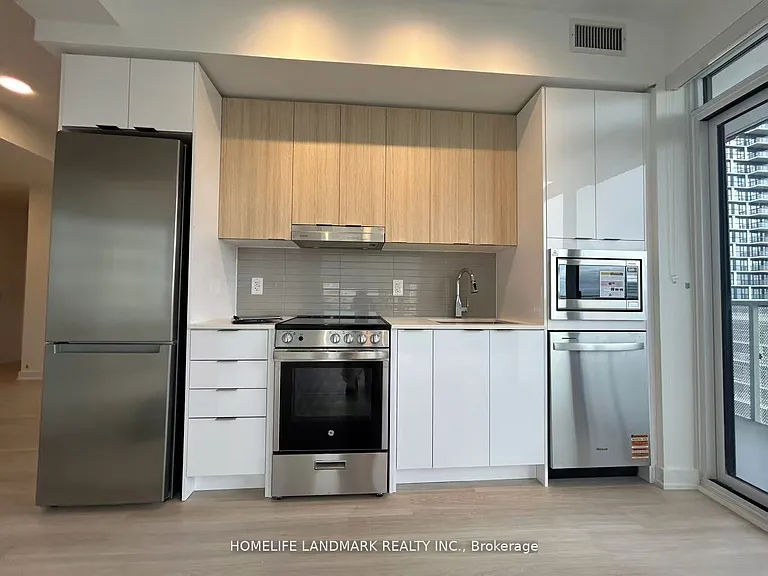 5105 Hurontario St #708 — Photo 3