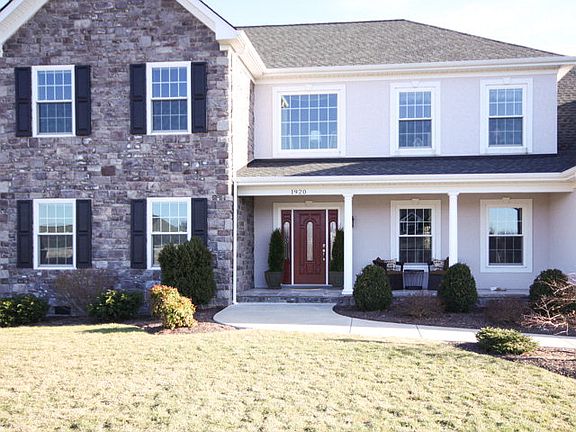 2nd image of 1920 Marigold Cir