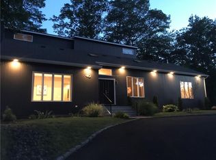 40 Tomahawk Trl, Cranston, RI 02921