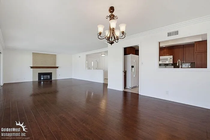 3 bed, 2.0 bath, 1940 sqft, $4,400 — Photo 4