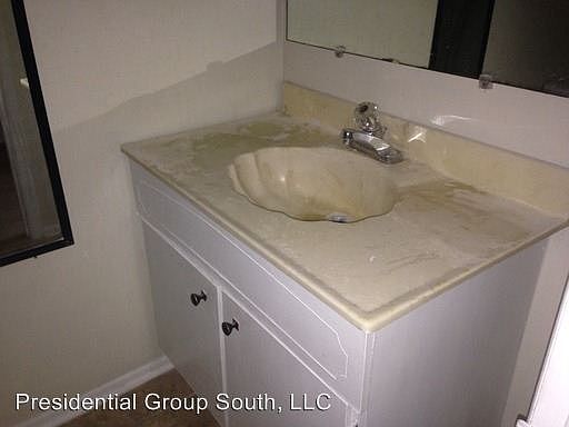 2nd image of 15 1/2 W Monument Ave APT 3