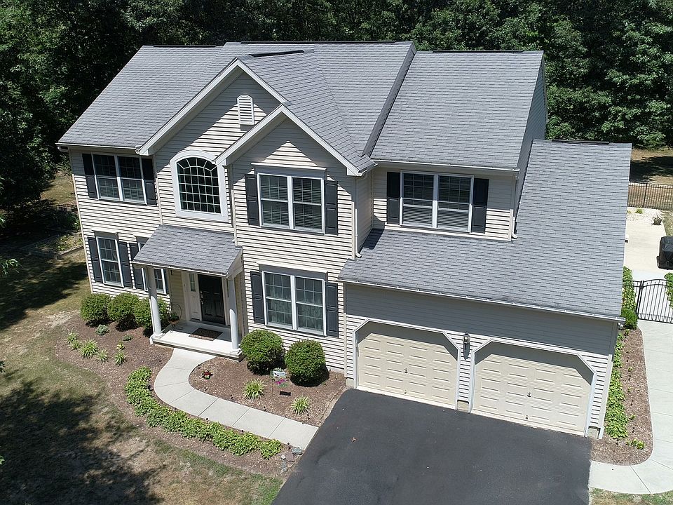 1st image of 10 Jasmine Dr