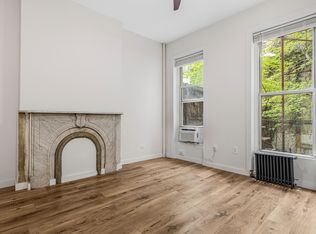 405 W 46th St #GF, New York, NY 10036
