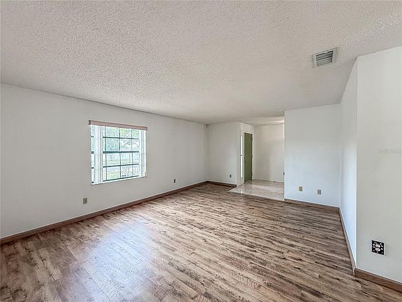 5th image of 6929 Crescent Ridge Rd