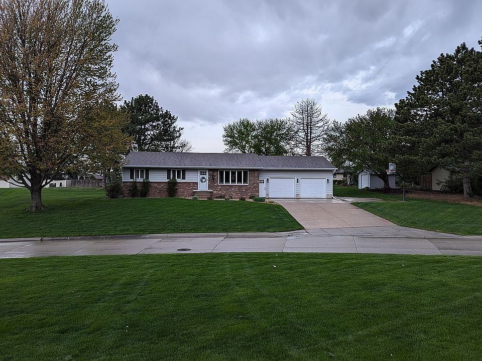 1st image of 145 Rosewood Dr