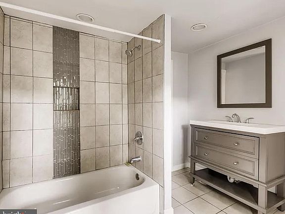 3rd image of 2032 Etting St