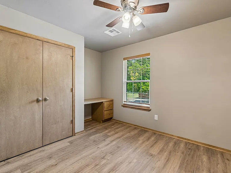 230 N Duncan St — Photo 27
