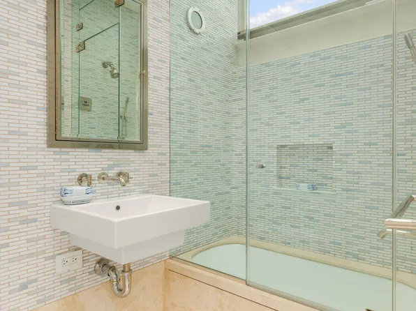 22 Gramercy Park image 15 of 23