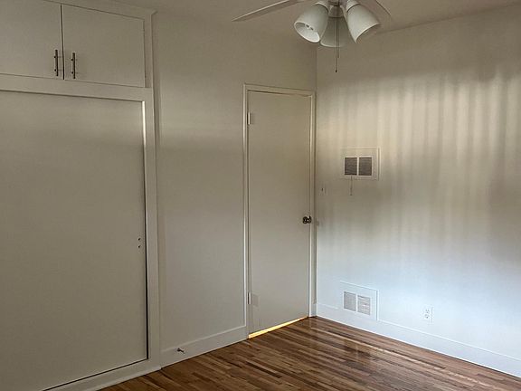 5th image of 947 N Orange Grove Ave #2